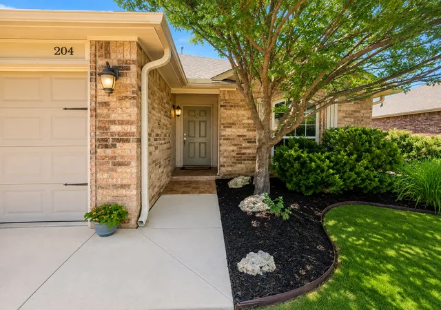 Photo 3 of Sale Pending at 204 Aspen Dr, Kiefer, OK 74041 | MLS# 2627496 | Listing updated on 2026-09-08