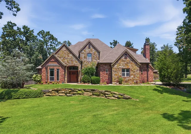 Photo 1 of Single family home for sale at 18810 Timberlake Dr, Claremore, OK 74017 | MLS# 2627448 | Listing updated on 2026-10-05