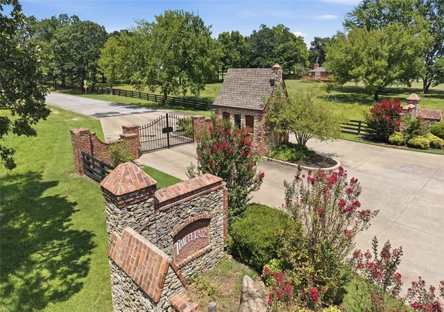 Photo 3 of Single family home for sale at 18810 Timberlake Dr, Claremore, OK 74017 | MLS# 2627448 | Listing updated on 2026-10-05