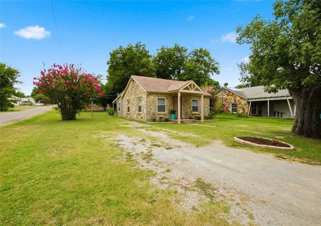 Photo 2 of Single family home for sale at 427 E Tulsa, Sulphur, OK 73086 | MLS# 2627509 | Listing updated on 2026-08-29