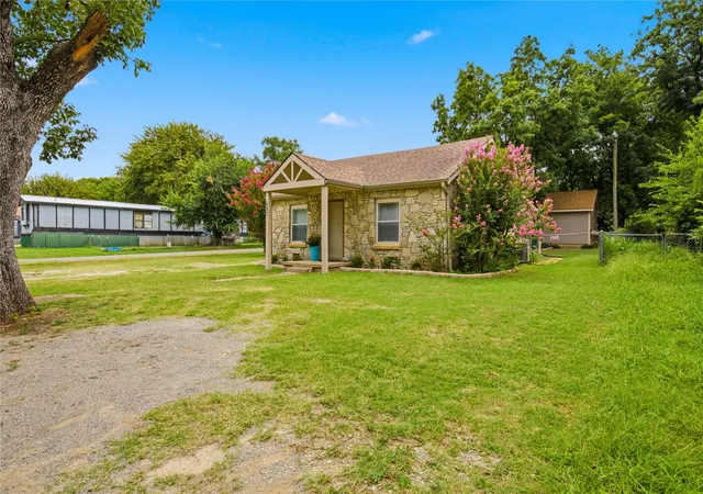 Photo 3 of Single family home for sale at 427 E Tulsa, Sulphur, OK 73086 | MLS# 2627509 | Listing updated on 2026-08-29