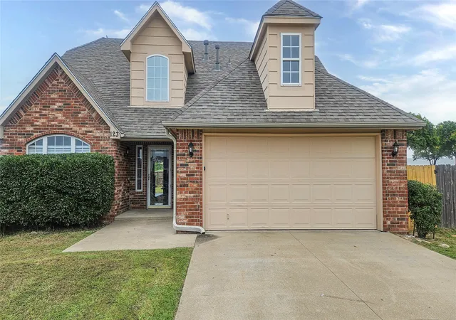 Photo 2 of Single family home for sale at 123 E 156th Place S, Glenpool, OK 74033 | MLS# 2627523 | Listing updated on 2026-09-22