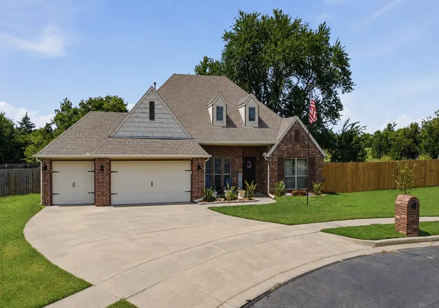 Photo 2 of Sale Pending at 7008 N 122nd E Eastcourt, Owasso, OK 74055 | MLS# 2627550 | Listing updated on 2026-08-29