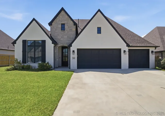 Photo 3 of Sale Pending at 7908 N 147th East Ave, Owasso, OK 74055 | MLS# 2627640 | Listing updated on 2026-08-31