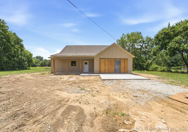 Photo 1 of Sale Pending at 1106 E Wallace St, Okmulgee, OK 74447 | MLS# 2627646 | Listing updated on 2026-09-23