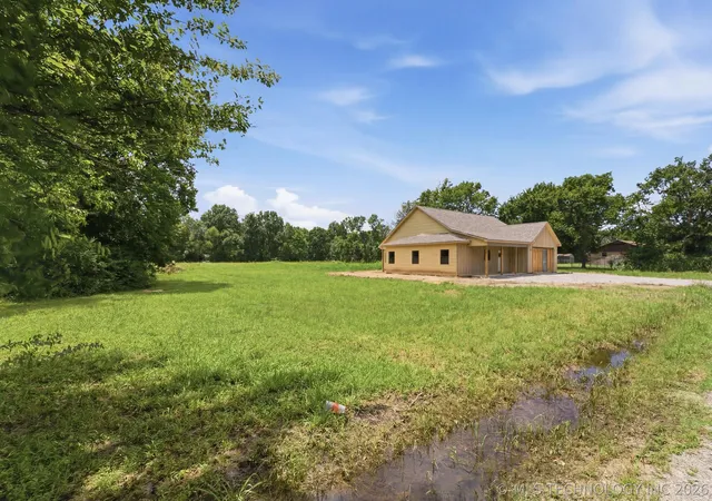 Photo 3 of Sale Pending at 1106 E Wallace St, Okmulgee, OK 74447 | MLS# 2627646 | Listing updated on 2026-09-23