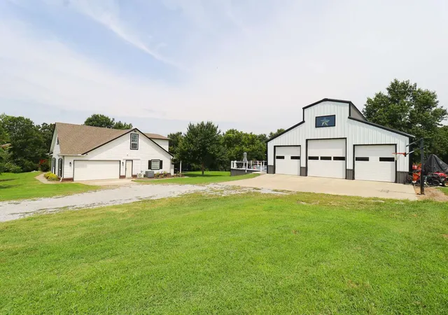 Photo 3 of Single family home for sale at 19203 E 460 Road, Claremore, OK 74017 | MLS# 2627036 | Listing updated on 2026-09-14