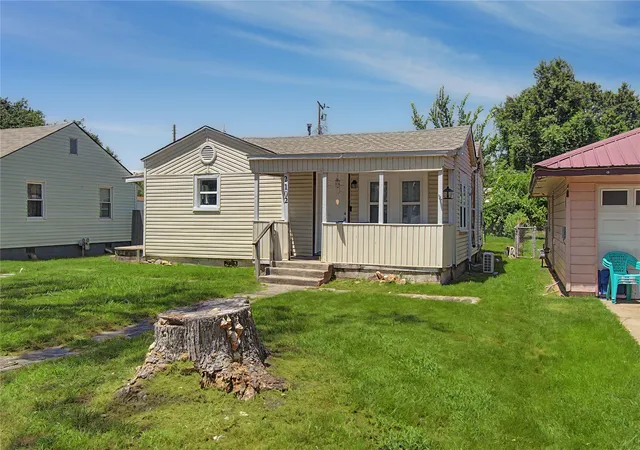 Photo 2 of Single family home for sale at 2102 Jefferson St, Muskogee, OK 74403 | MLS# 2627686 | Listing updated on 2026-09-01