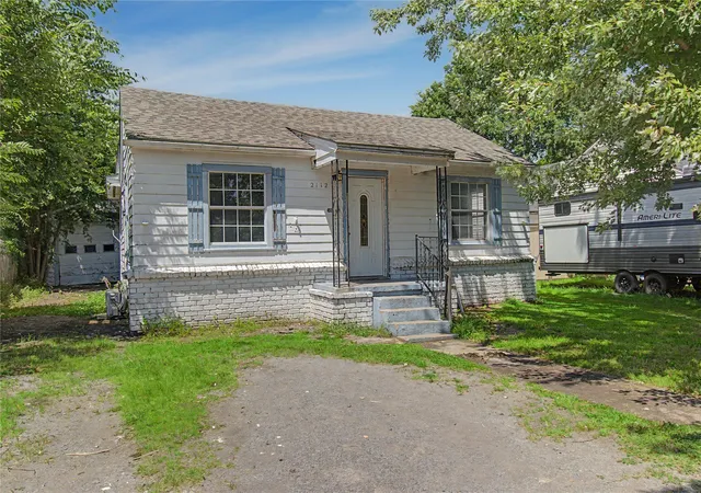 Photo 1 of Single family home for sale at 2112 Jefferson St, Muskogee, OK 74403 | MLS# 2627684 | Listing updated on 2026-09-01