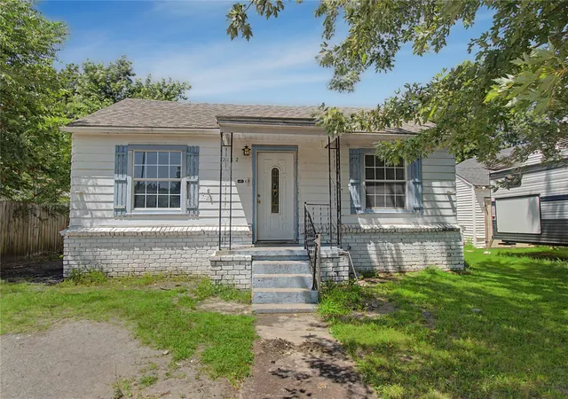 Photo 2 of Single family home for sale at 2112 Jefferson St, Muskogee, OK 74403 | MLS# 2627684 | Listing updated on 2026-09-01