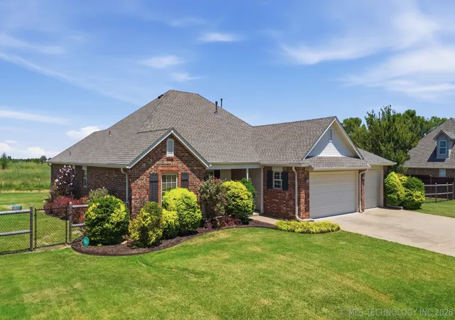Photo 2 of Sale Pending at 9479 E 139th Place, Collinsville, OK 74021 | MLS# 2627554 | Listing updated on 2026-09-24