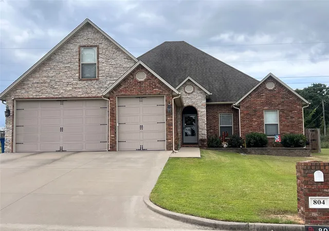 Photo 1 of Sale Pending at 804 Great Oaks Dr, Mc Alester, OK 74501 | MLS# 2627817 | Listing updated on 2026-09-16