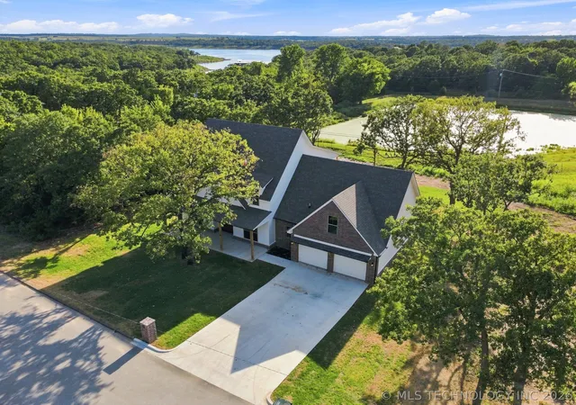 Photo 3 of Single family home for sale at 209 Craven Dr, Mannford, OK 74044 | MLS# 2627589 | Listing updated on 2026-10-06