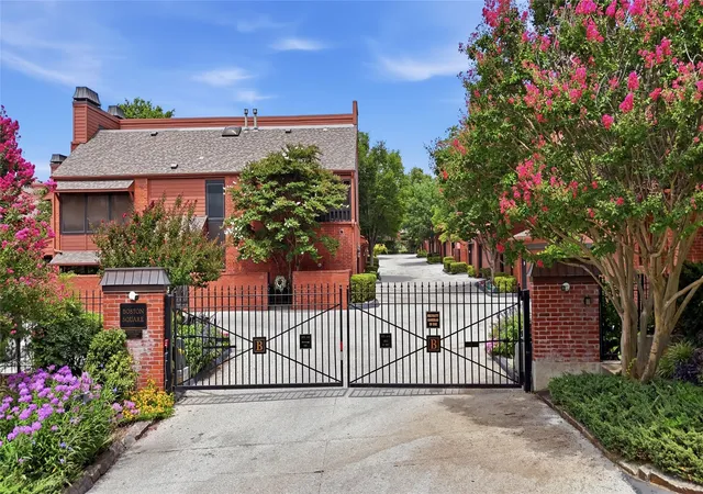 Photo 1 of Townhouse for sale at 36 Woodward Blvd #200-17, Tulsa, OK 74114 | MLS# 2627638 | Listing updated on 2026-09-14