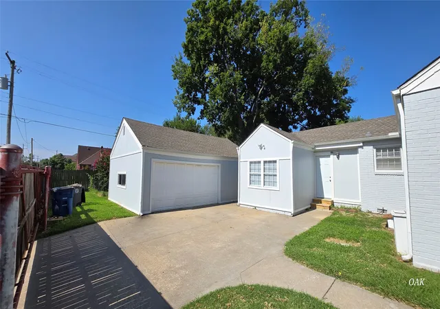 Photo 3 of Single family home for sale at 2446 E 3rd Street, Tulsa, OK 74104 | MLS# 2627921 | Listing updated on 2026-09-02