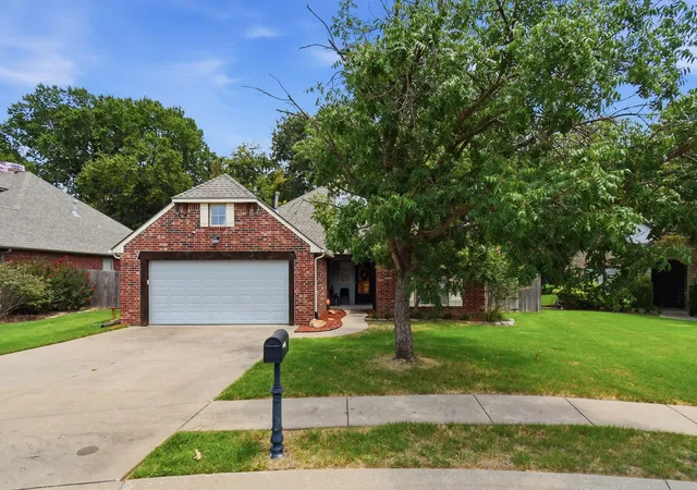 Photo 2 of Single family home for sale at 26479 Vintage Tr Dr, Claremore, OK 74019 | MLS# 2627746 | Listing updated on 2026-09-01