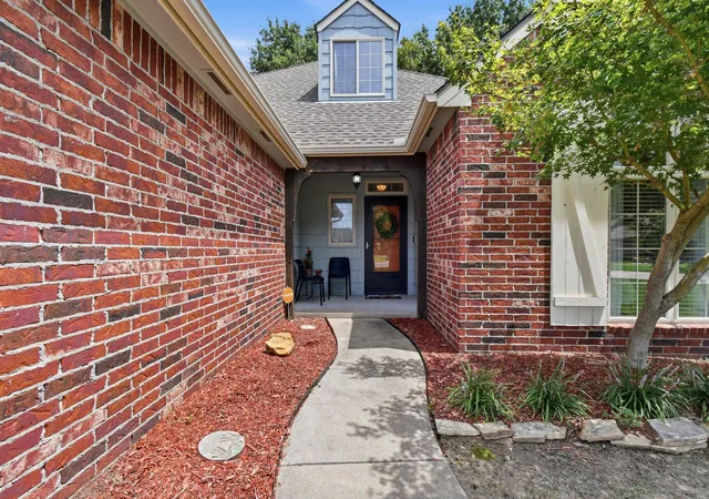 Photo 3 of Single family home for sale at 26479 Vintage Tr Dr, Claremore, OK 74019 | MLS# 2627746 | Listing updated on 2026-09-01