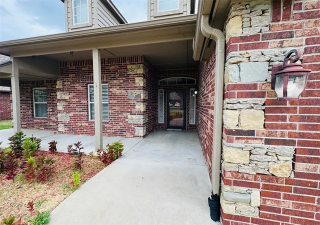 Photo 3 of Single family home for sale at 14729 Jordan Ct, Glenpool, OK 74033 | MLS# 2627909 | Listing updated on 2026-10-02