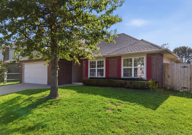 Photo 3 of Sale Pending at 5309 S Narcissus Ave, Broken Arrow, OK 74011 | MLS# 2627065 | Listing updated on 2026-09-02