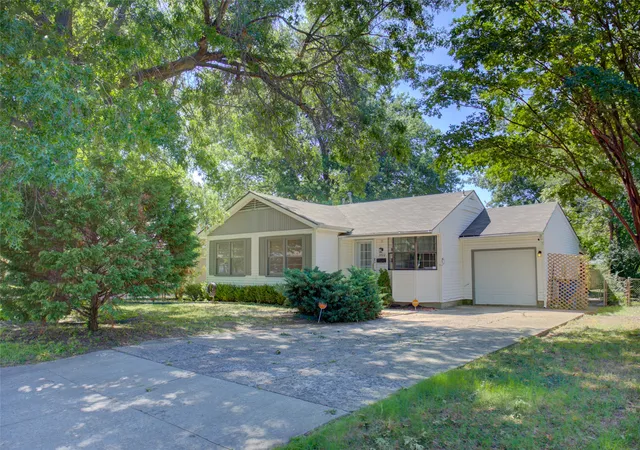 Photo 2 of Single family home for sale at 3922 E 34th Street, Tulsa, OK 74135 | MLS# 2627989 | Listing updated on 2026-09-14