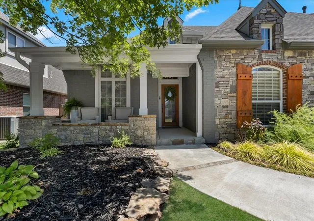 Photo 2 of Single family home for sale at 9405 S 73rd E Eastavenue, Tulsa, OK 74133 | MLS# 2627893 | Listing updated on 2026-09-13