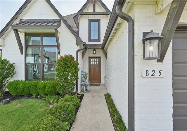 Photo 2 of Single family home for sale at 825 N 89th Street, Broken Arrow, OK 74014 | MLS# 2627818 | Listing updated on 2026-09-14
