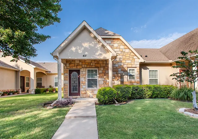 Photo 1 of Sale Pending at 411 S Desert Palm Pl, Broken Arrow, OK 74012 | MLS# 2627878 | Listing updated on 2026-09-10