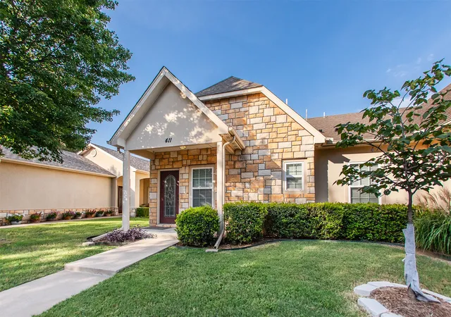 Photo 3 of Sale Pending at 411 S Desert Palm Pl, Broken Arrow, OK 74012 | MLS# 2627878 | Listing updated on 2026-09-10
