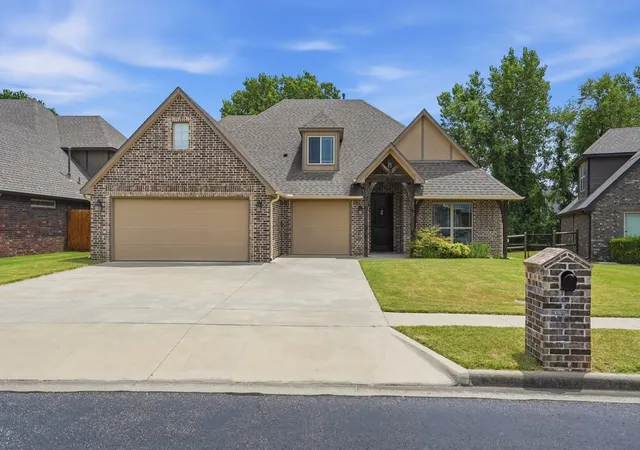 Photo 3 of Sale Pending at 12116 E 69th Street N, Owasso, OK 74055 | MLS# 2628087 | Listing updated on 2026-09-09