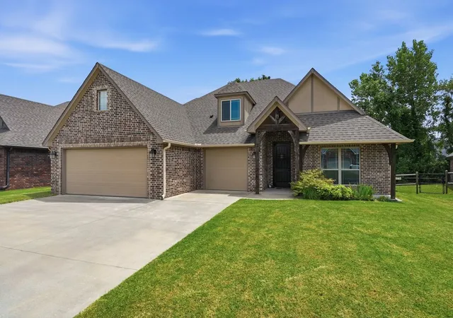 Photo 4 of Sale Pending at 12116 E 69th Street N, Owasso, OK 74055 | MLS# 2628087 | Listing updated on 2026-09-09