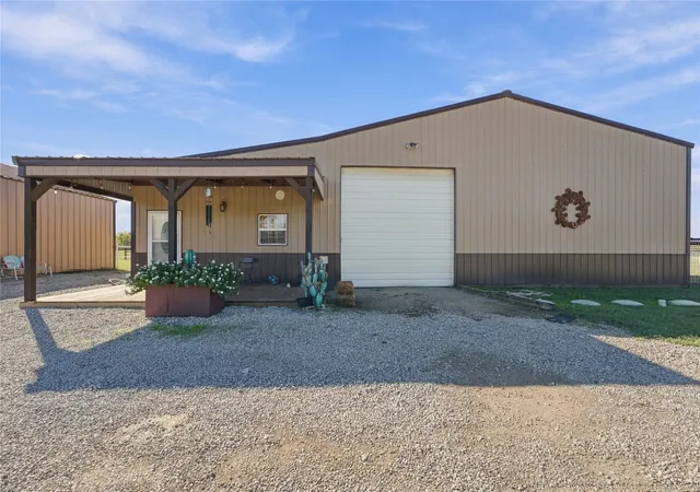 Photo 2 of Single family home for sale at 2096 E 168th Street N, Skiatook, OK 74070 | MLS# 2628078 | Listing updated on 2026-10-21