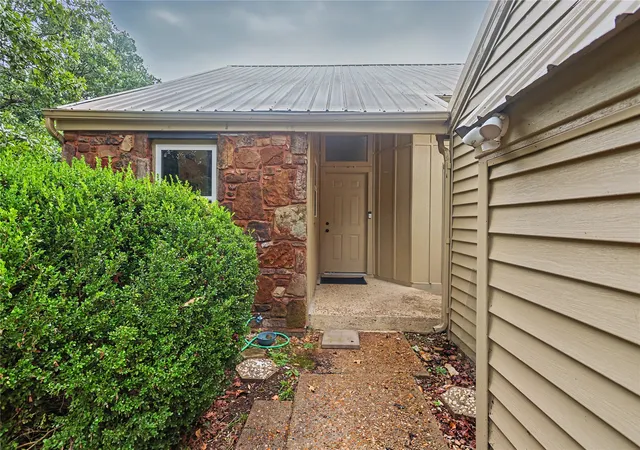 Photo 4 of House for sale at 106 Summit Ridge Dr, Tahlequah, OK 74464 | MLS# 2627871 | Listing updated on 2026-09-14