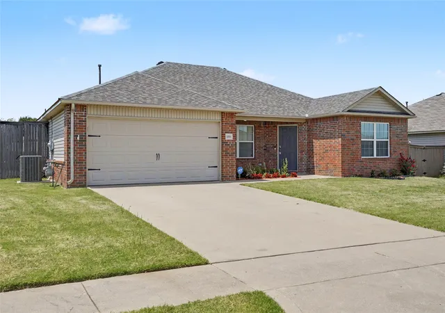 Photo 2 of Sale Pending at 14930 S Pin Oak St, Glenpool, OK 74033 | MLS# 2625994 | Listing updated on 2026-09-04