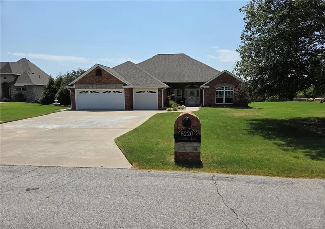 Photo 2 of Single family home for sale at 8220 Overlook Trl, Claremore, OK 74019 | MLS# 2627013 | Listing updated on 2026-10-06