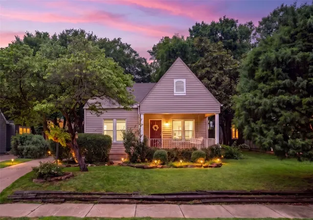 Photo 1 of Single family home for sale at 216 S Knoxville Ave, Tulsa, OK 74112 | MLS# 2628283 | Listing updated on 2026-08-29