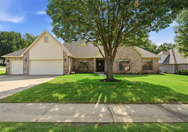 Photo 2 of Single family home for sale at 9205 N 137th Eastavenue, Owasso, OK 74055 | MLS# 2628368 | Listing updated on 2026-09-13