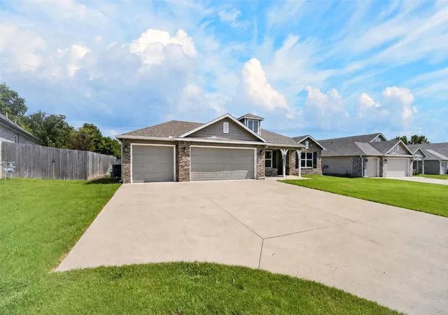 Photo 2 of Single family home for sale at 31327 E 64th Street S, Broken Arrow, OK 74014 | MLS# 2628194 | Listing updated on 2026-09-05