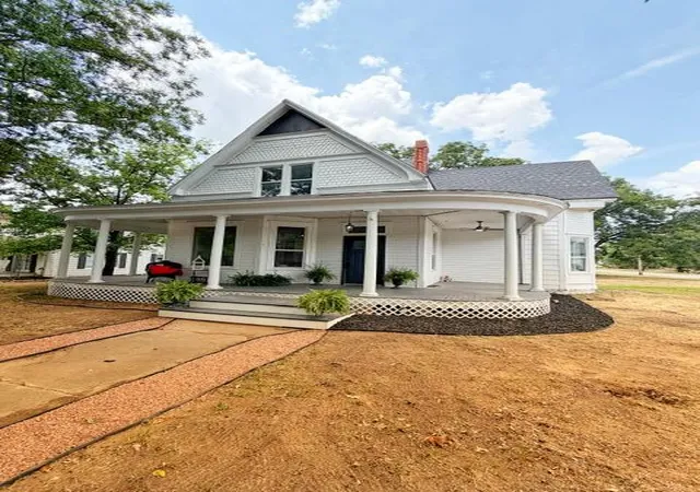 Photo 1 of Single family home for sale at 424 N Hinckley St, Holdenville, OK 74848 | MLS# 2628323 | Listing updated on 2026-10-02
