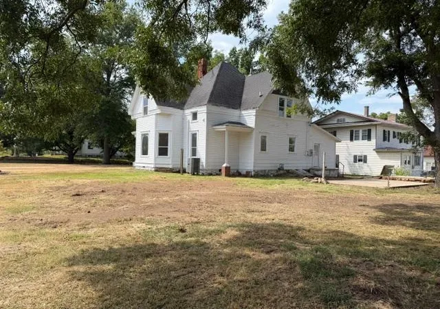 Photo 3 of Single family home for sale at 424 N Hinckley St, Holdenville, OK 74848 | MLS# 2628323 | Listing updated on 2026-10-02