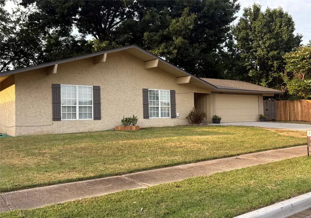 Photo 1 of Sale Pending at 804 W Galveston St S, Broken Arrow, OK 74012 | MLS# 2627315 | Listing updated on 2026-09-11