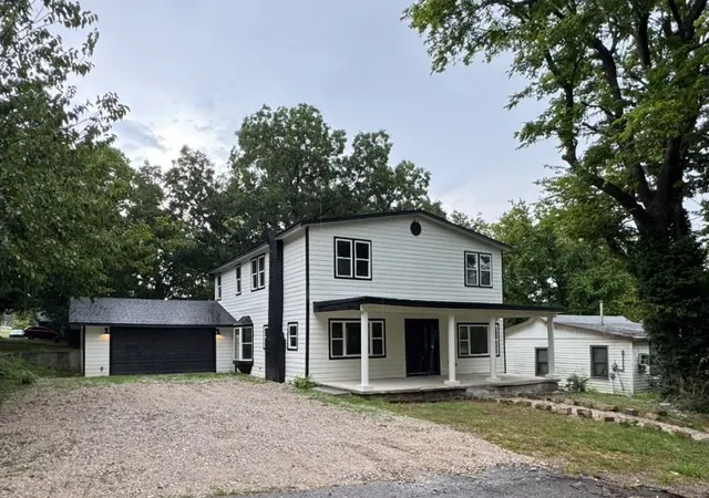Photo 3 of Single family home for sale at 1516 W School St, Claremore, OK 74017 | MLS# 2627848 | Listing updated on 2026-08-31