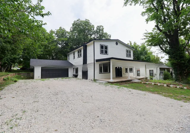 Photo 3 of Single family home for sale at 1516 W School St, Claremore, OK 74017 | MLS# 2627848 | Listing updated on 2026-09-29