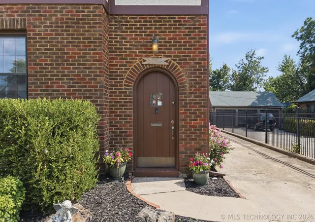 Listing Photo 5 - Condo for sale in building located at 2724 E 14th St, Tulsa, OK 74104