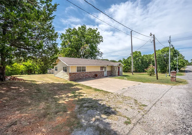Photo 3 of Single family home for sale at 2025 Chilcoat, Sulphur, OK 73086 | MLS# 2628125 | Listing updated on 2026-10-03