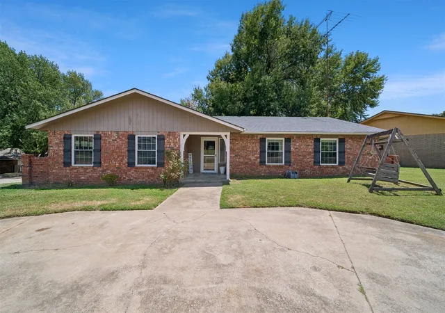 Photo 1 of Sale Pending at 412 Beaumont Ct, Cleveland, OK 74020 | MLS# 2628472 | Listing updated on 2026-08-31
