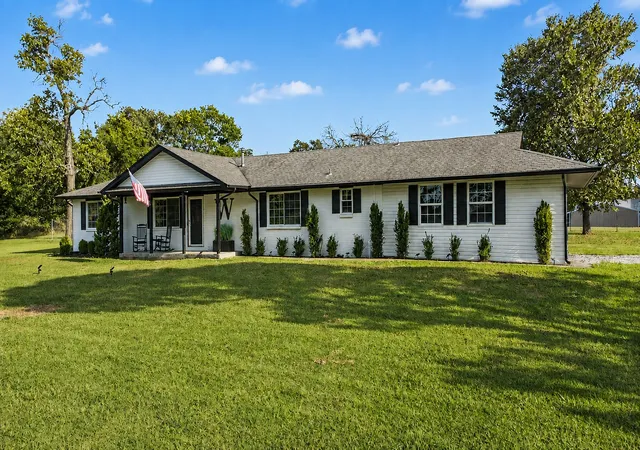Photo 2 of Single family home for sale at 18856 E Oak Ridge Dr, Claremore, OK 74017 | MLS# 2626896 | Listing updated on 2026-09-17