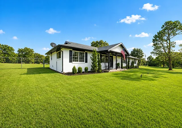 Photo 3 of Single family home for sale at 18856 E Oak Ridge Dr, Claremore, OK 74017 | MLS# 2626896 | Listing updated on 2026-09-17