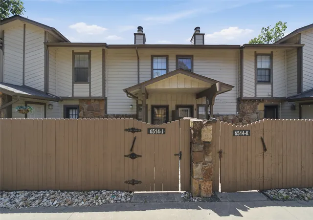 Listing Photo 4 - Condo for sale in building located at 6514 S Memorial Dr, Tulsa, OK 74133 - Unit #J