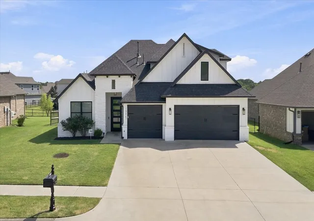 Photo 1 of Single family home for sale at 19025 E Ridgeline Rd, Catoosa, OK 74015 | MLS# 2628491 | Listing updated on 2026-08-31
