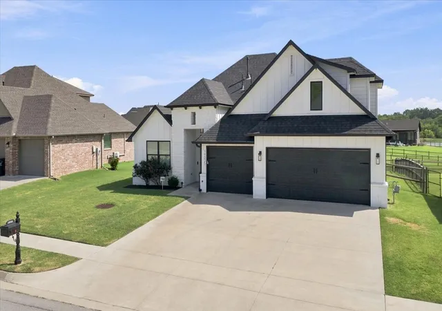 Photo 3 of Single family home for sale at 19025 E Ridgeline Rd, Catoosa, OK 74015 | MLS# 2628491 | Listing updated on 2026-08-31